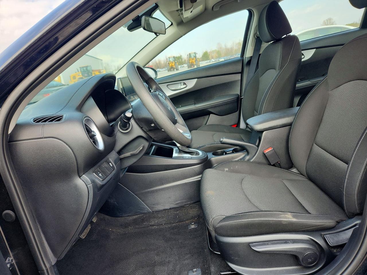 2024 KIA FORTE photo 13