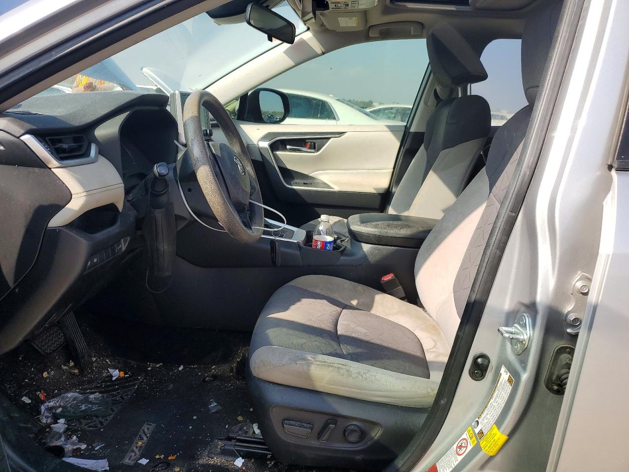 2019 TOYOTA RAV4 XLE photo 7