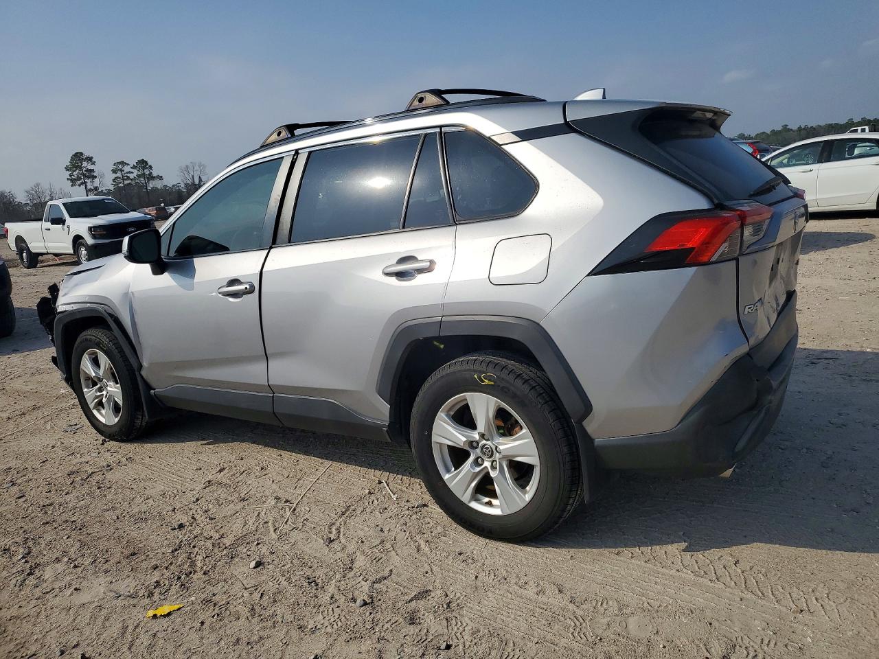 2019 TOYOTA RAV4 XLE photo 2