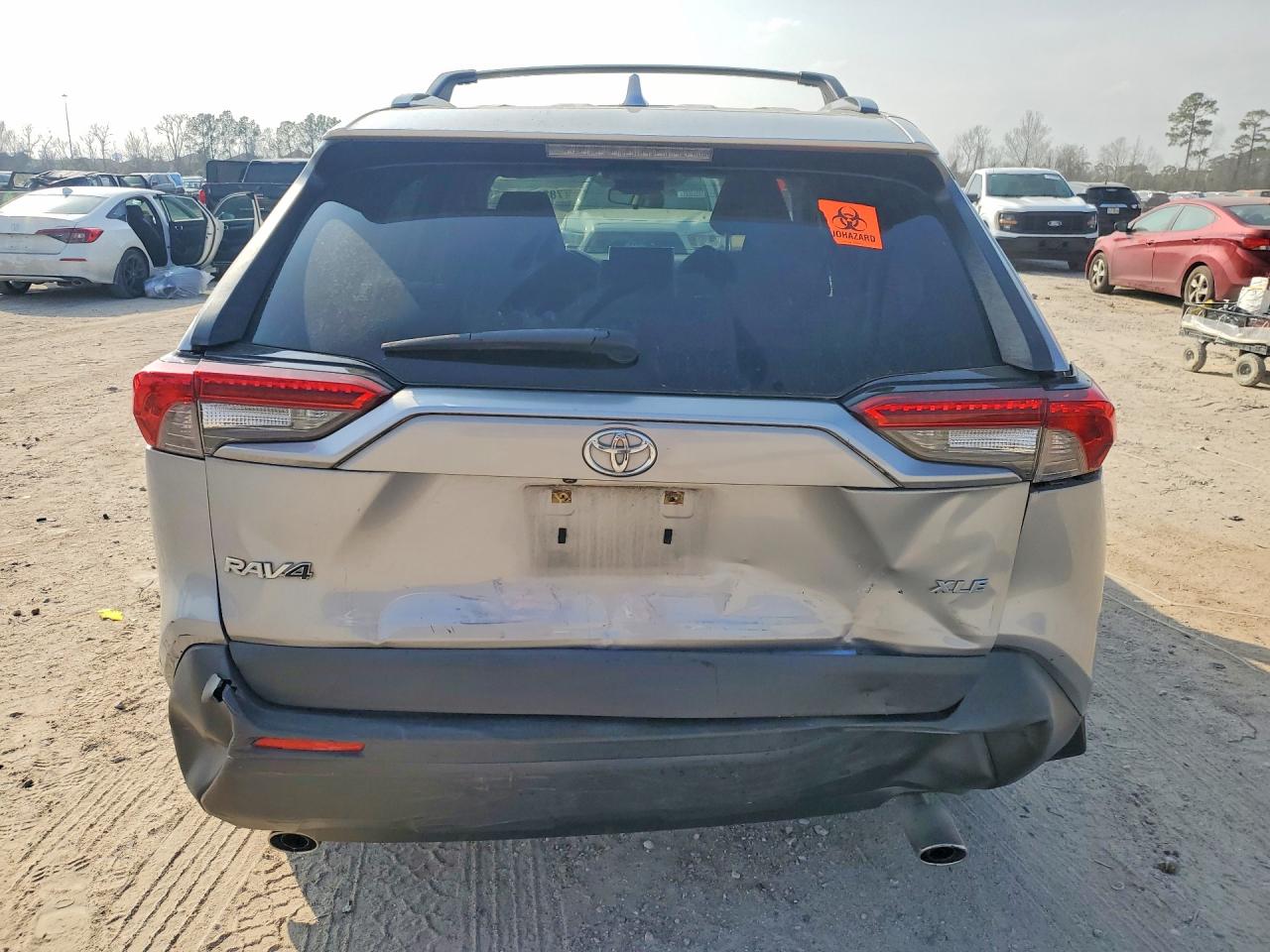 2019 TOYOTA RAV4 XLE photo 6