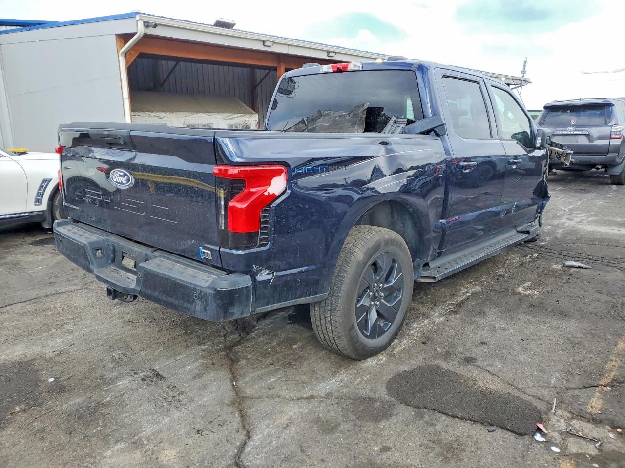 2025 FORD F150 LIGHTNING XLT photo 3
