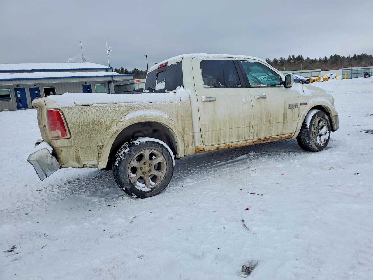 2016 RAM 1500 LARAMIE photo 3