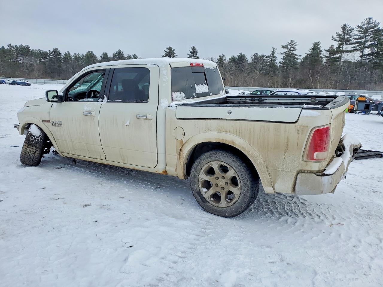 2016 RAM 1500 LARAMIE photo 2