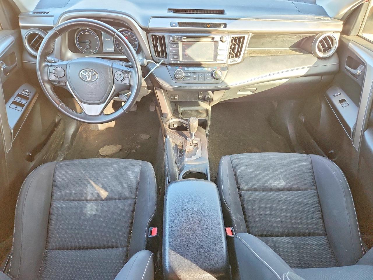 2016 TOYOTA RAV4 XLE photo 8
