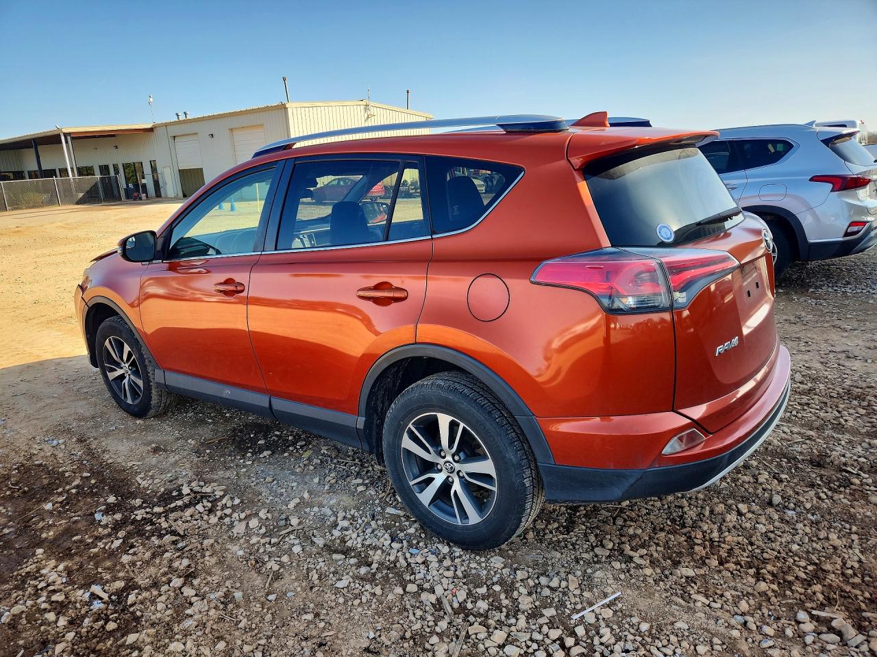 2016 TOYOTA RAV4 XLE photo 2
