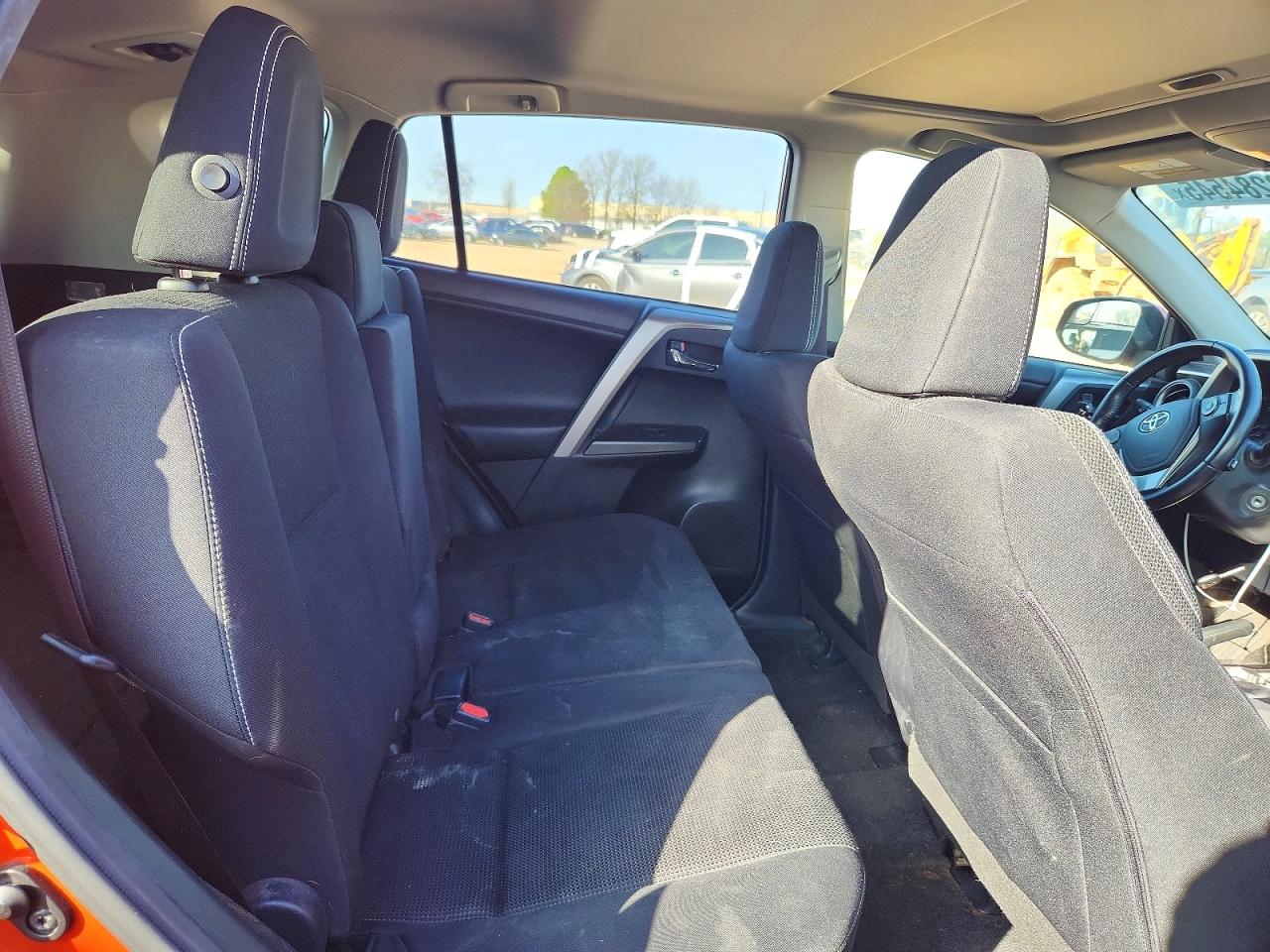 2016 TOYOTA RAV4 XLE photo 10
