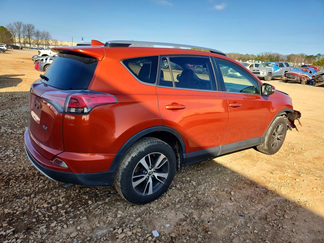 2016 TOYOTA RAV4 XLE photo 3