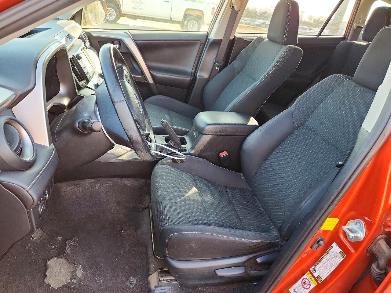 2016 TOYOTA RAV4 XLE photo 7