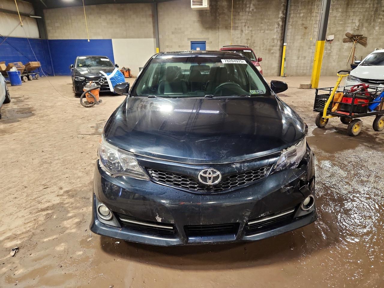 2014 TOYOTA CAMRY SE photo 5