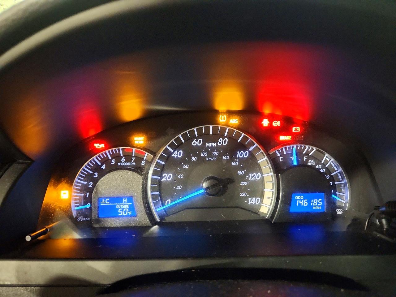 2014 TOYOTA CAMRY SE photo 9