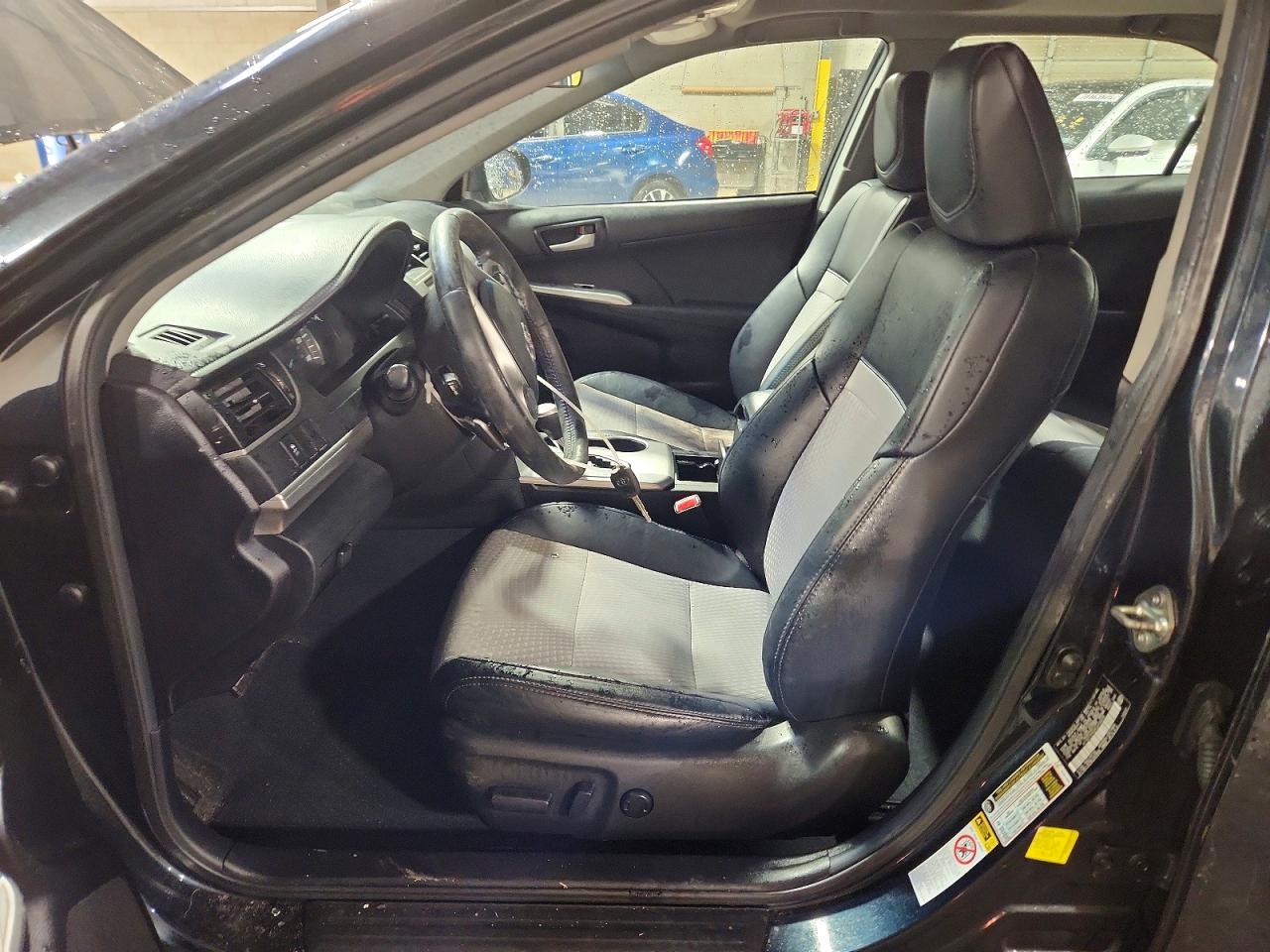 2014 TOYOTA CAMRY SE photo 7