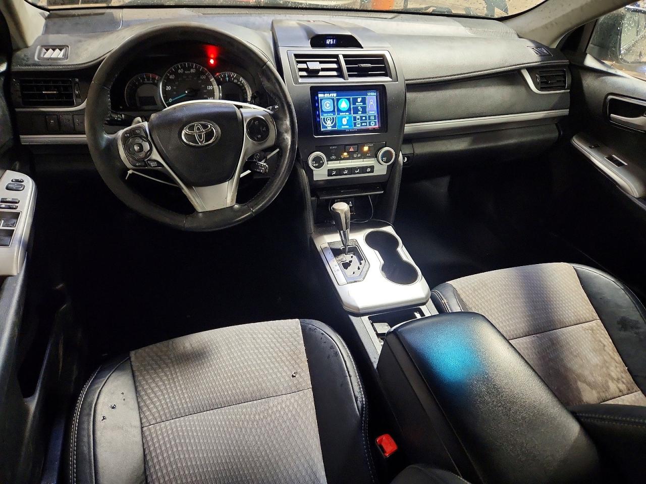 2014 TOYOTA CAMRY SE photo 8