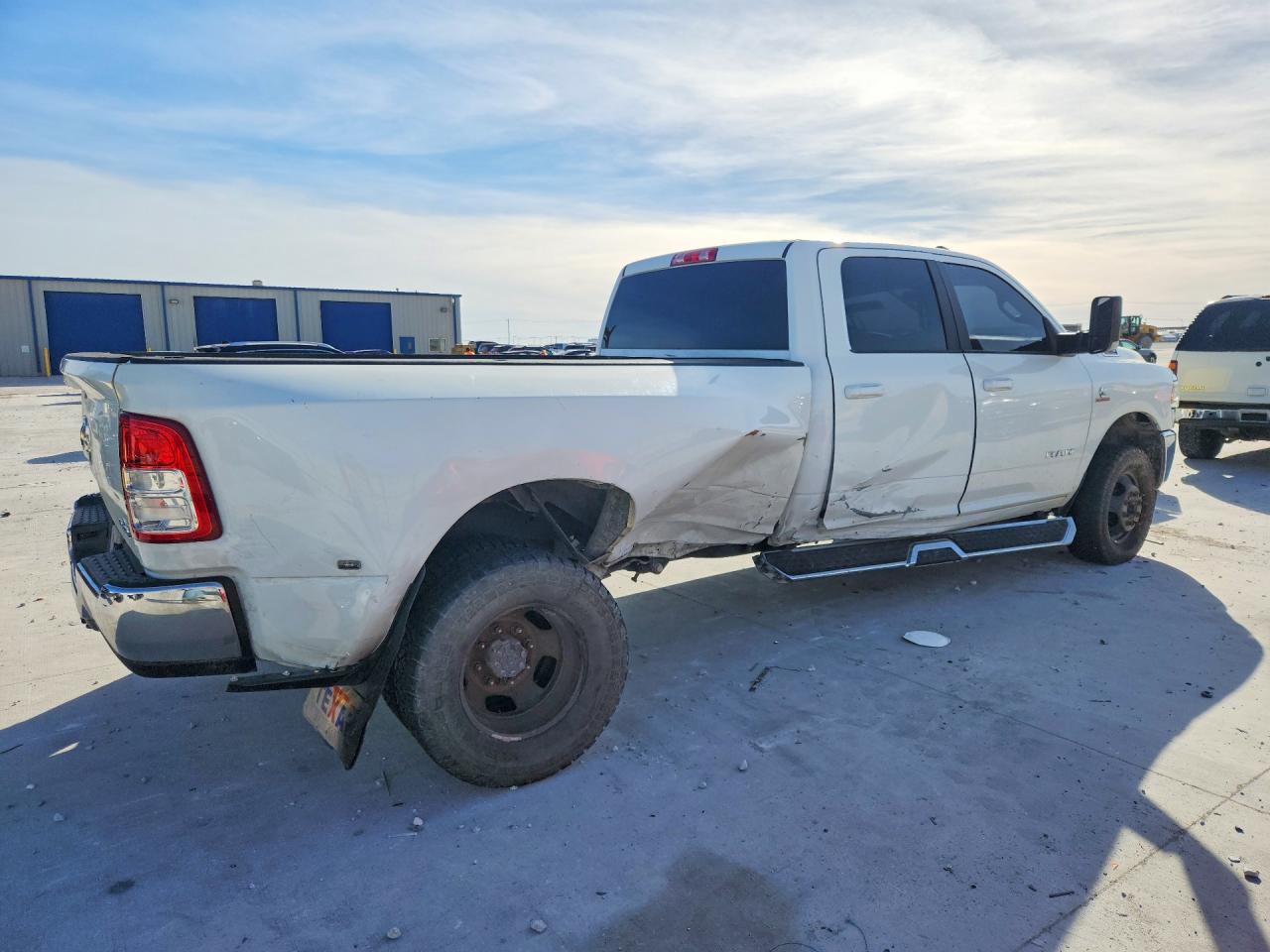 2021 RAM 3500 BIG HORN photo 5