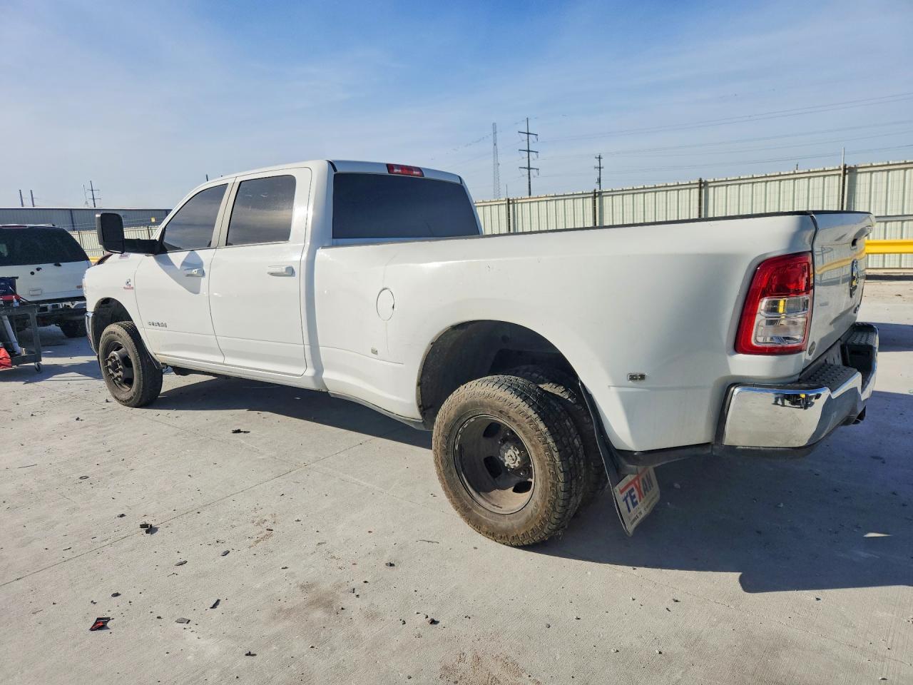 2021 RAM 3500 BIG HORN photo 3