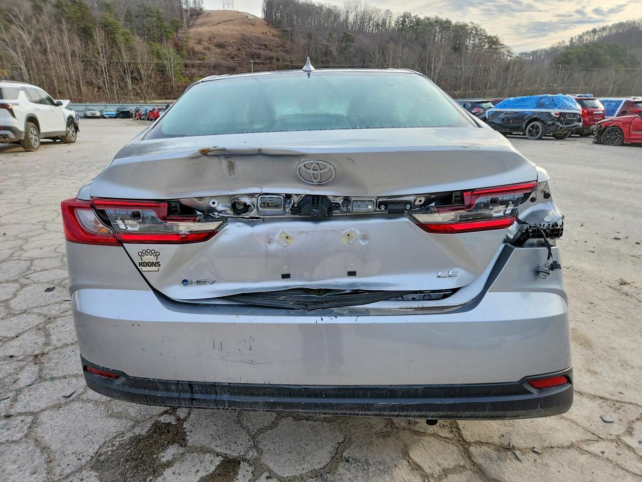 2025 TOYOTA CAMRY photo 6
