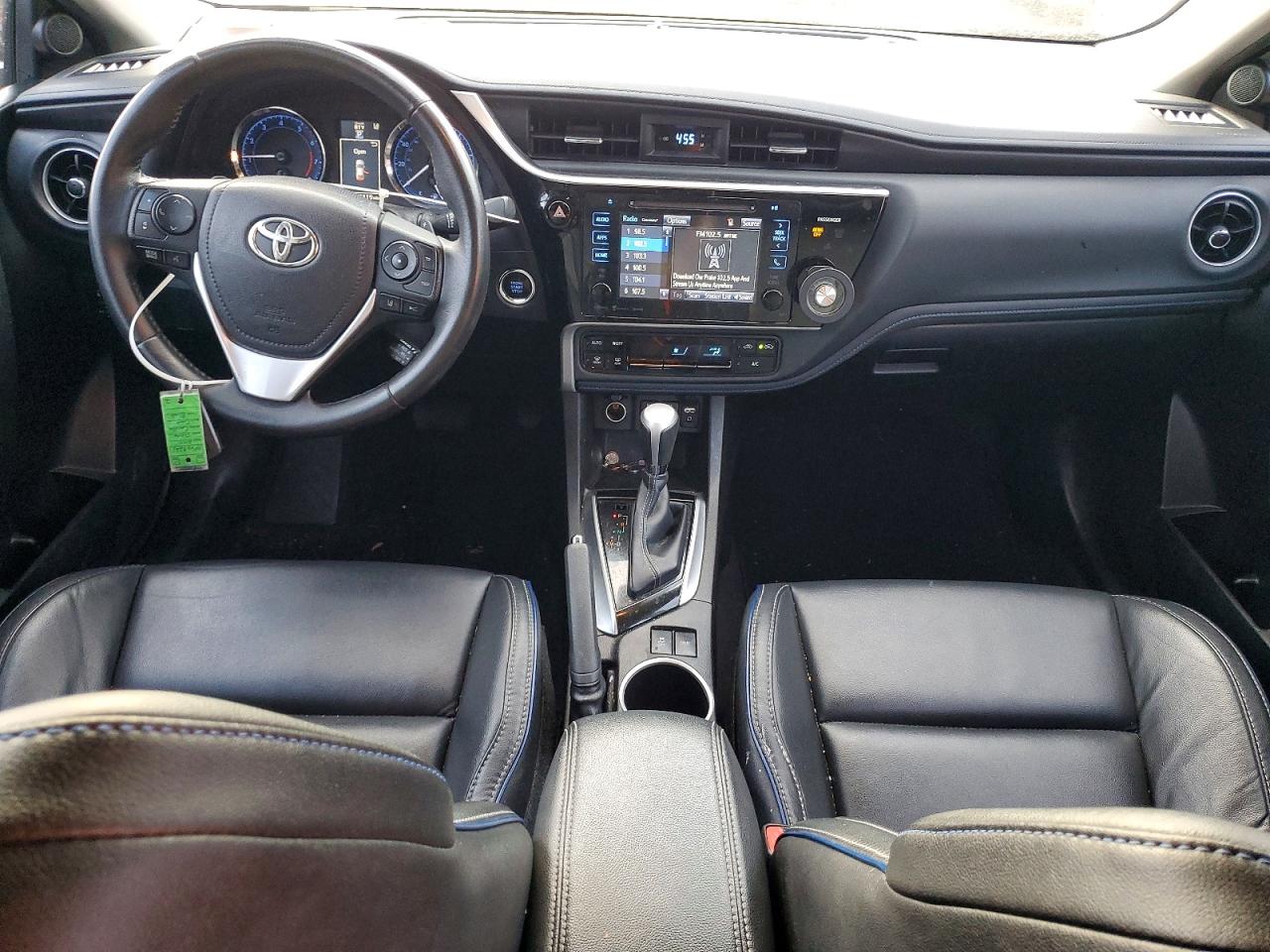 2017 TOYOTA COROLLA photo 8