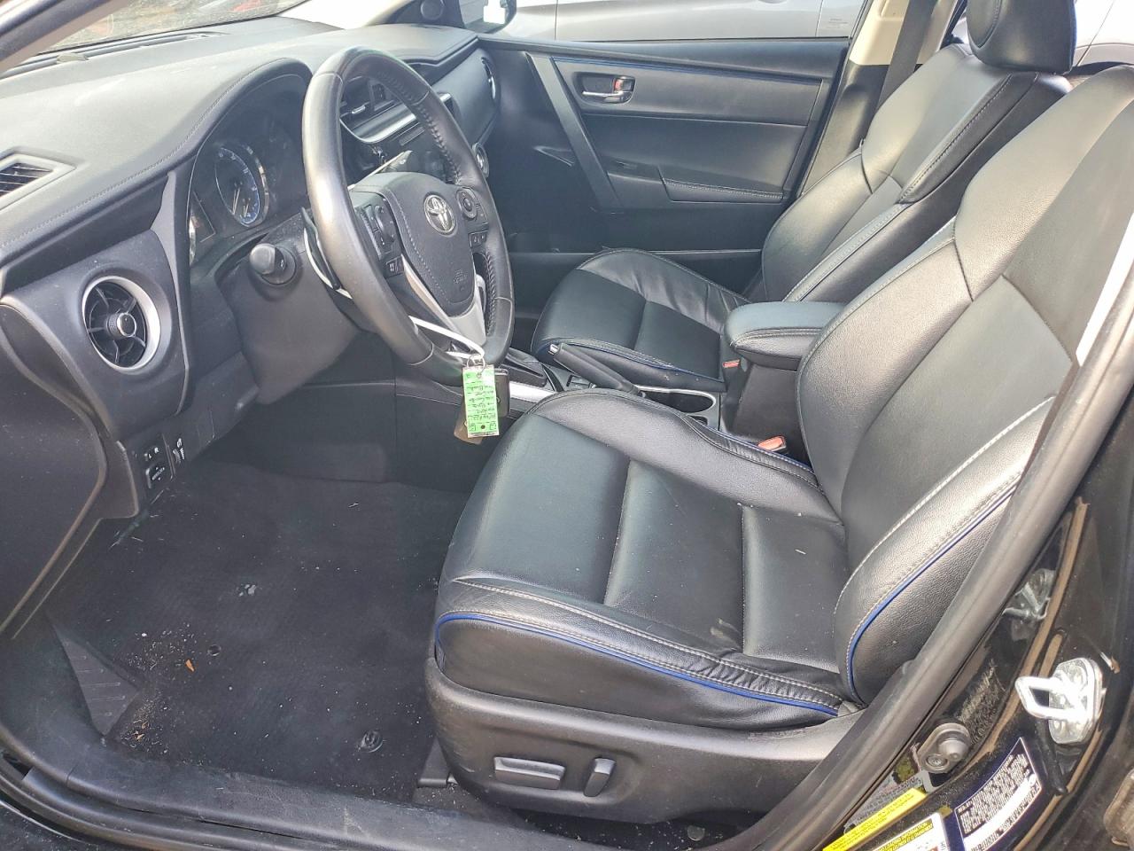 2017 TOYOTA COROLLA photo 7