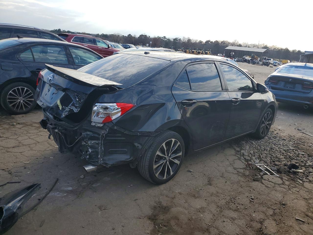 2017 TOYOTA COROLLA photo 3