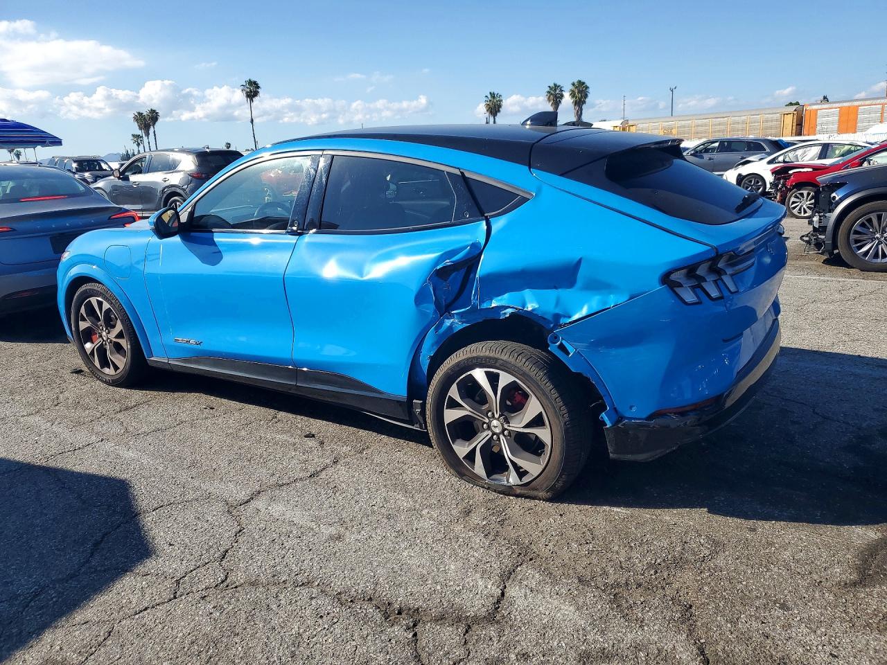 2021 FORD MUSTANG MACH-E PREMIUM photo 4