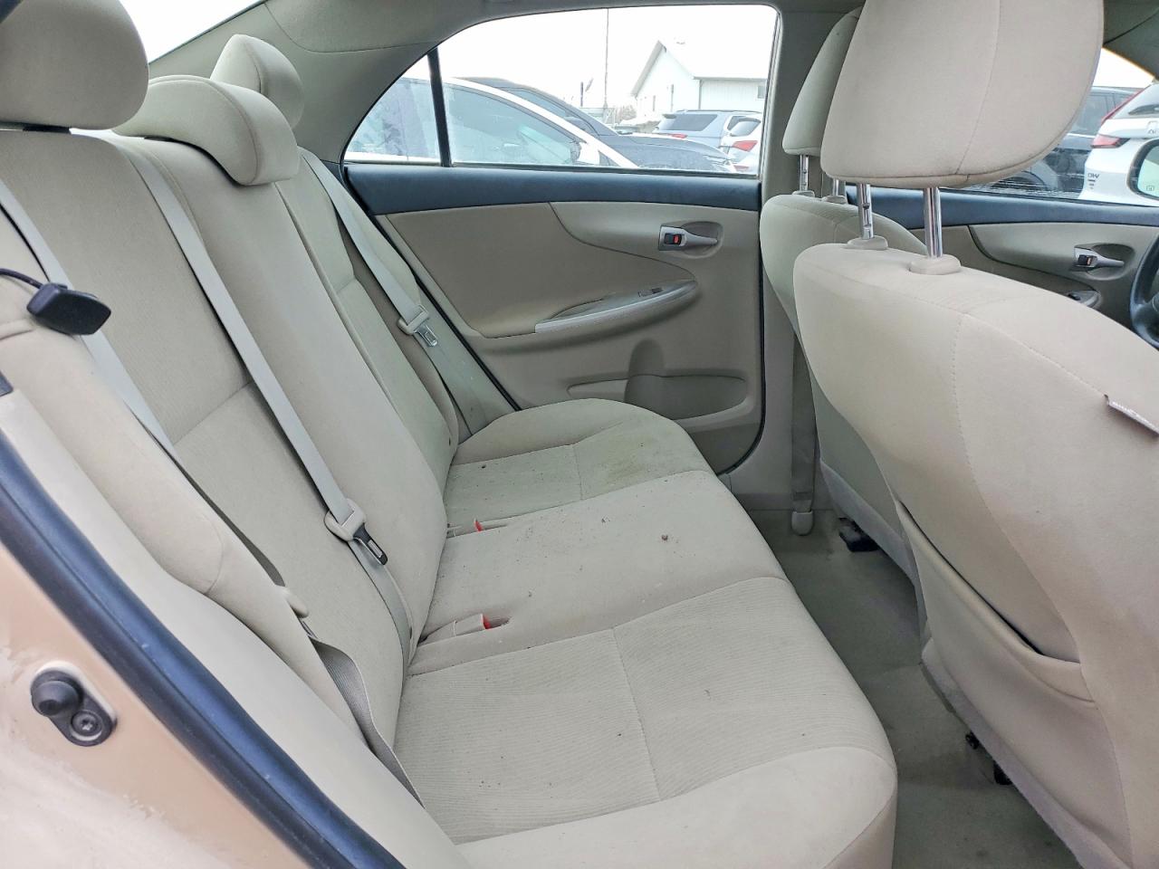2012 TOYOTA COROLLA LE photo 10