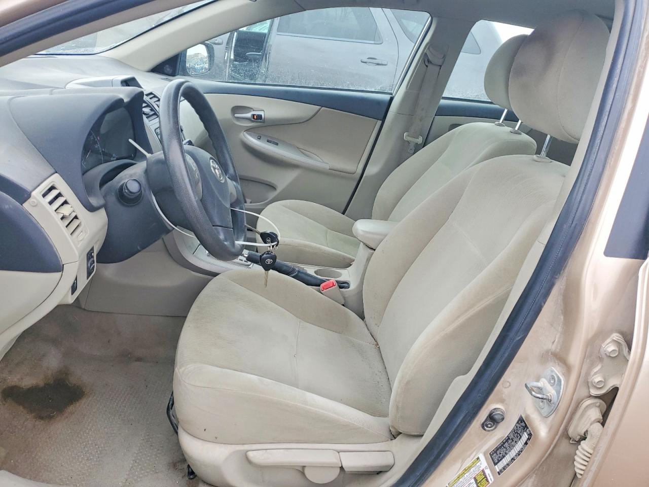 2012 TOYOTA COROLLA LE photo 7
