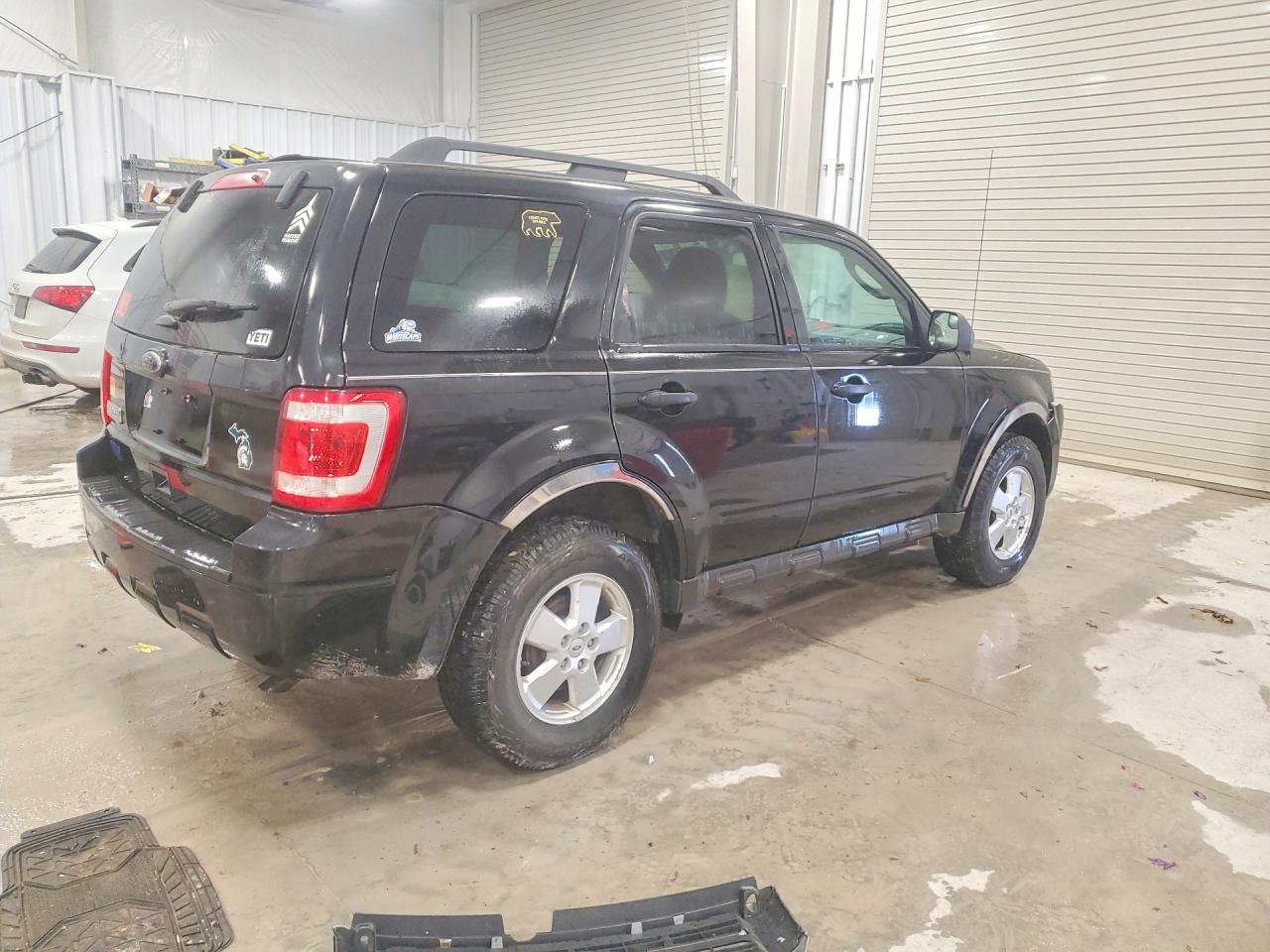 2011 FORD ESCAPE XLT photo 5