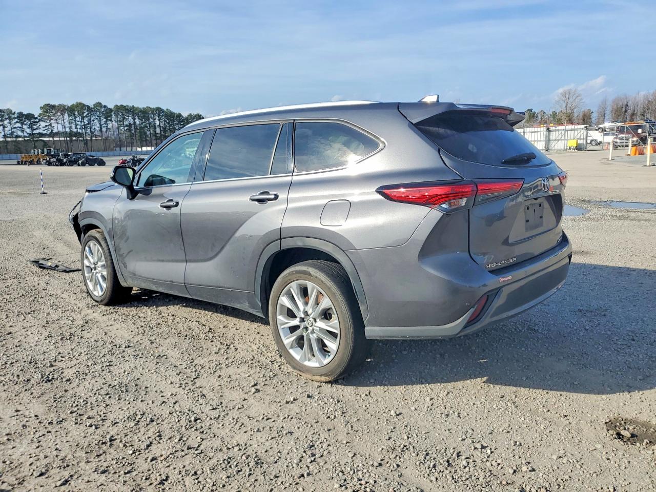 2023 TOYOTA HIGHLANDER L photo 2