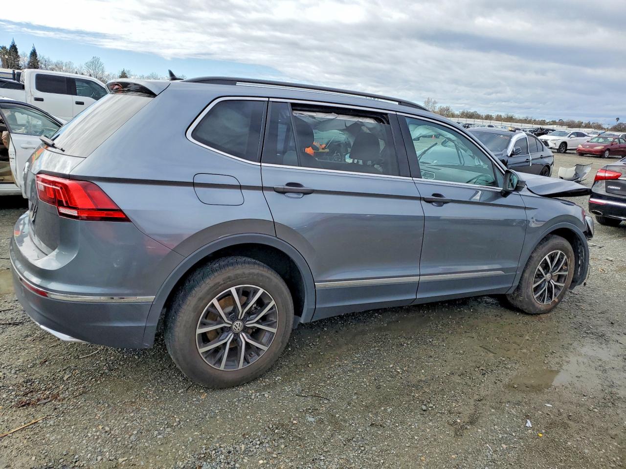 2021 VOLKSWAGEN TIGUAN SE photo 5