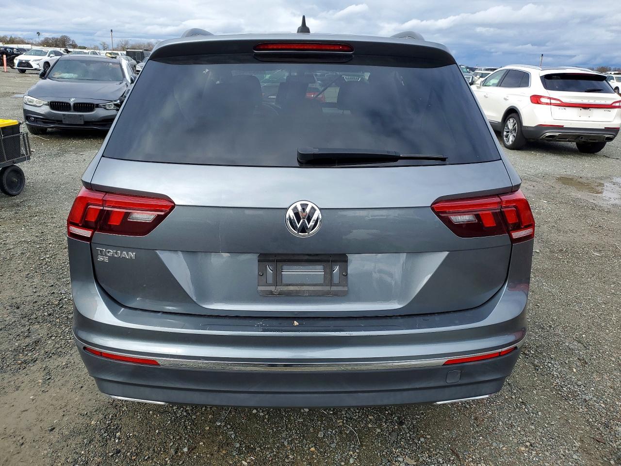 2021 VOLKSWAGEN TIGUAN SE photo 11
