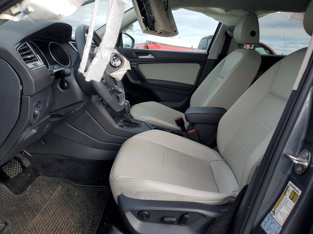 2021 VOLKSWAGEN TIGUAN SE photo 13