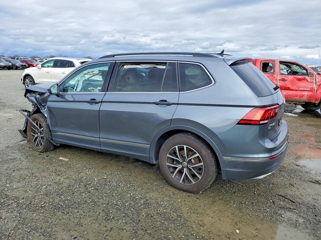 2021 VOLKSWAGEN TIGUAN SE photo 3