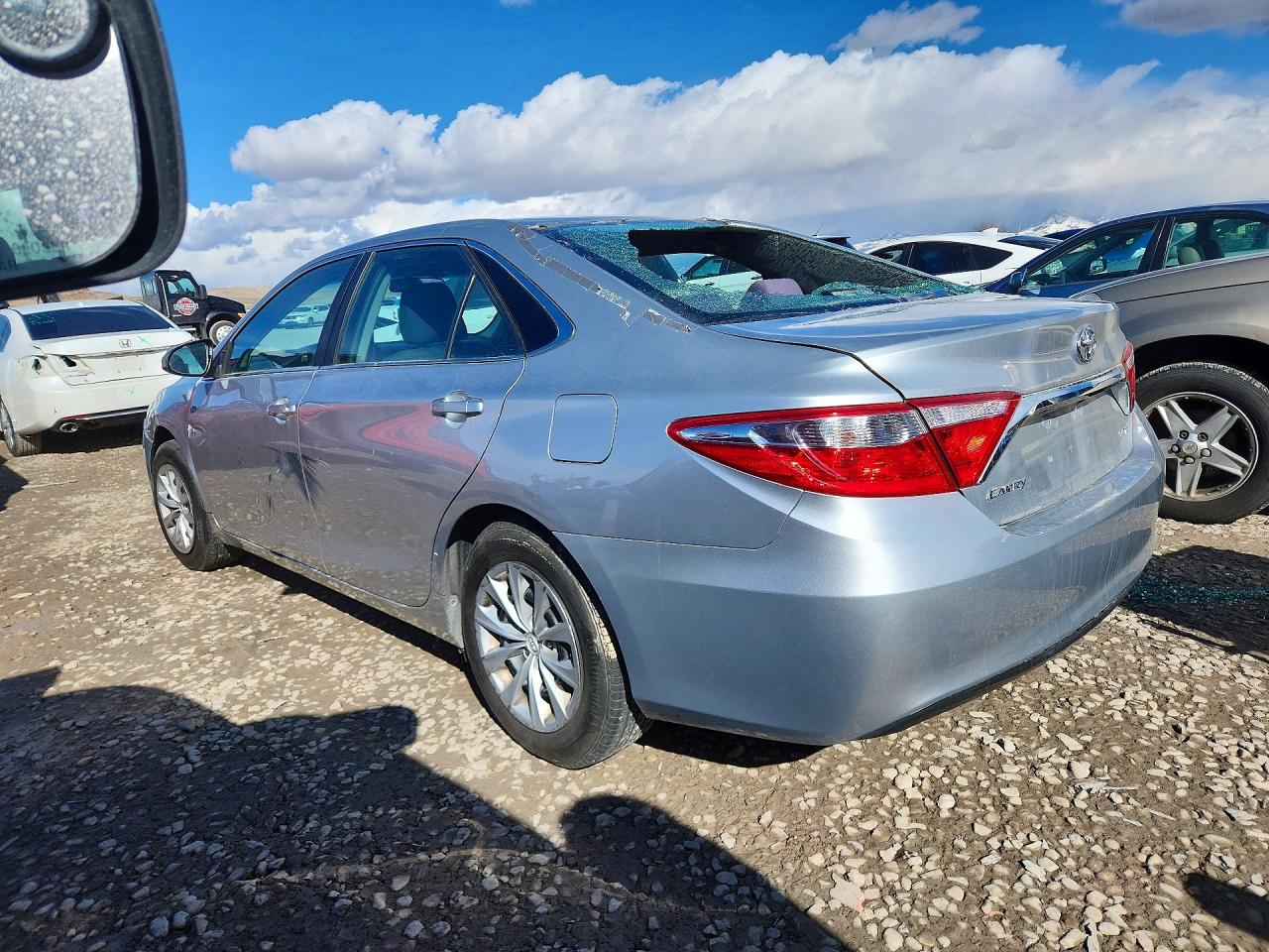 2015 TOYOTA CAMRY LE photo 4