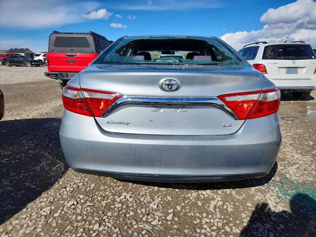 2015 TOYOTA CAMRY LE photo 16