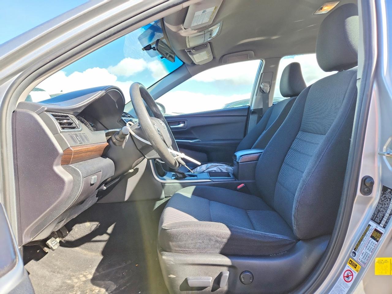 2015 TOYOTA CAMRY LE photo 19