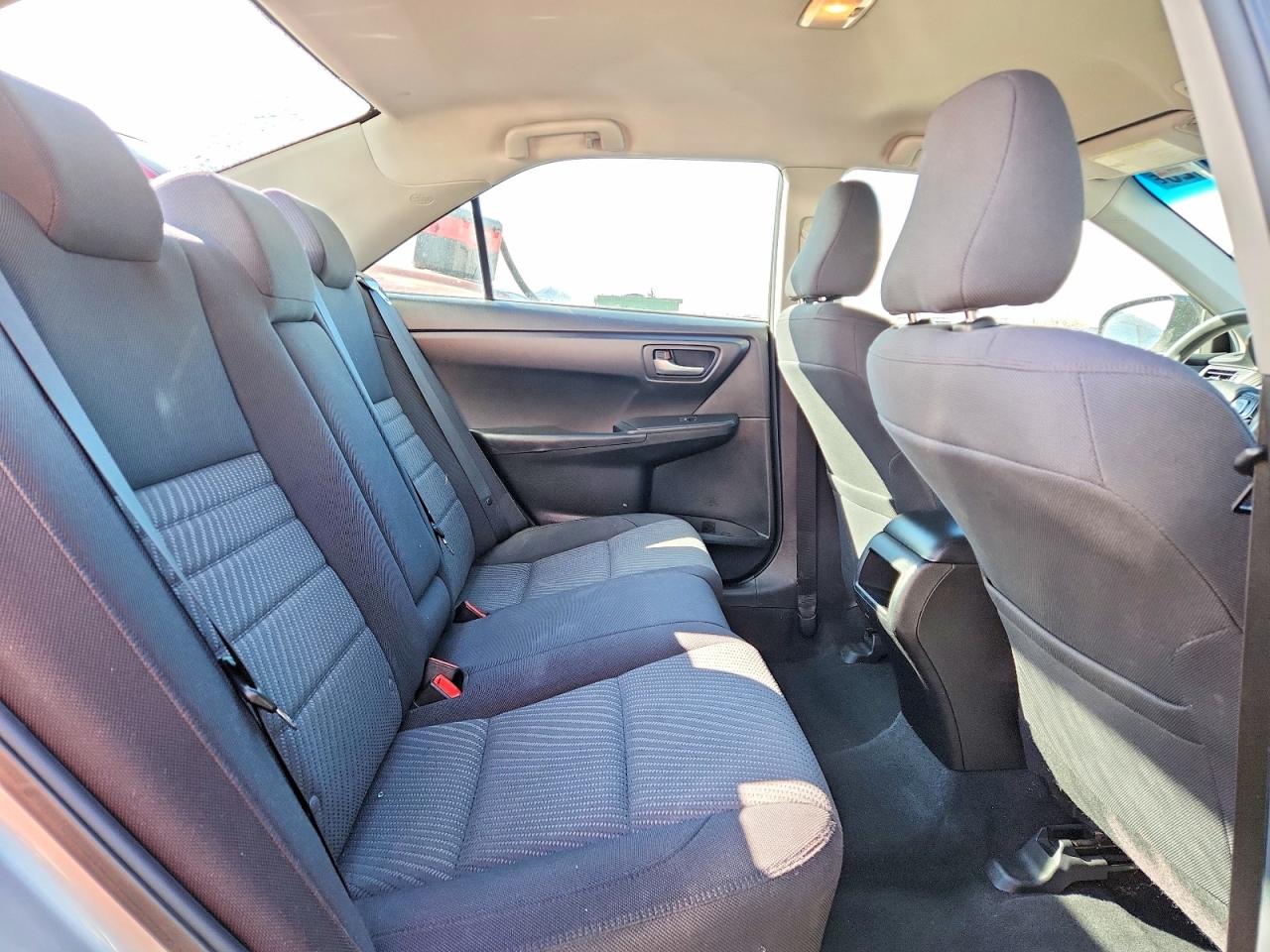 2015 TOYOTA CAMRY LE photo 28