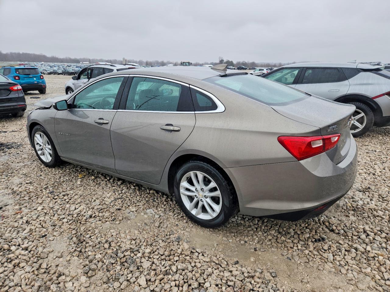 2018 CHEVROLET MALIBU LT photo 2