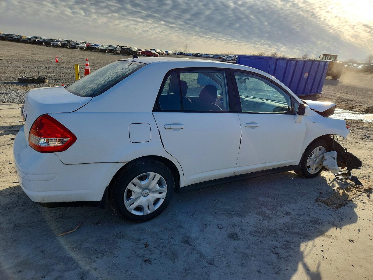 2011 NISSAN VERSA S photo 3