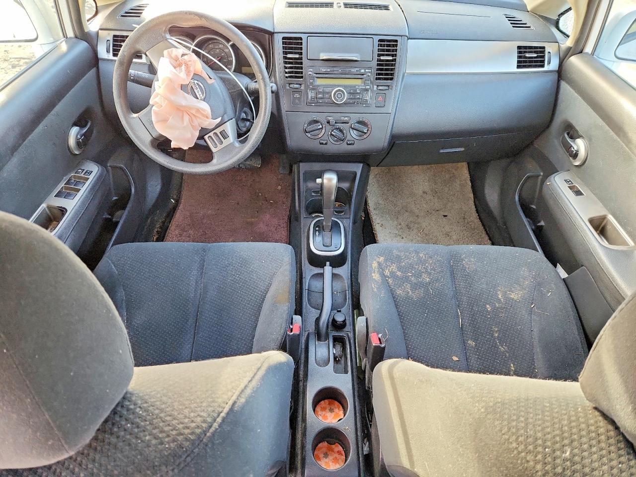 2011 NISSAN VERSA S photo 8
