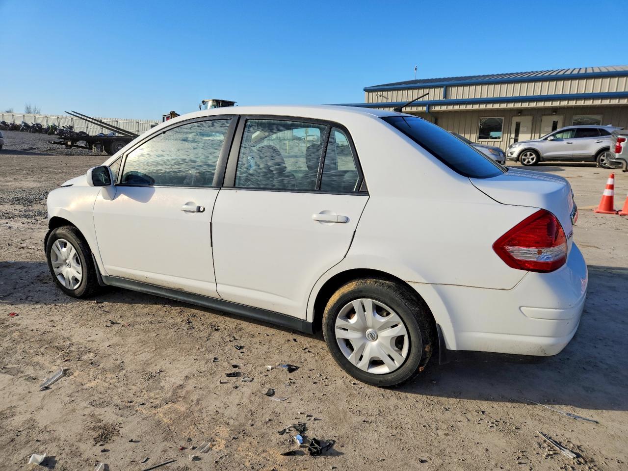 2011 NISSAN VERSA S photo 2