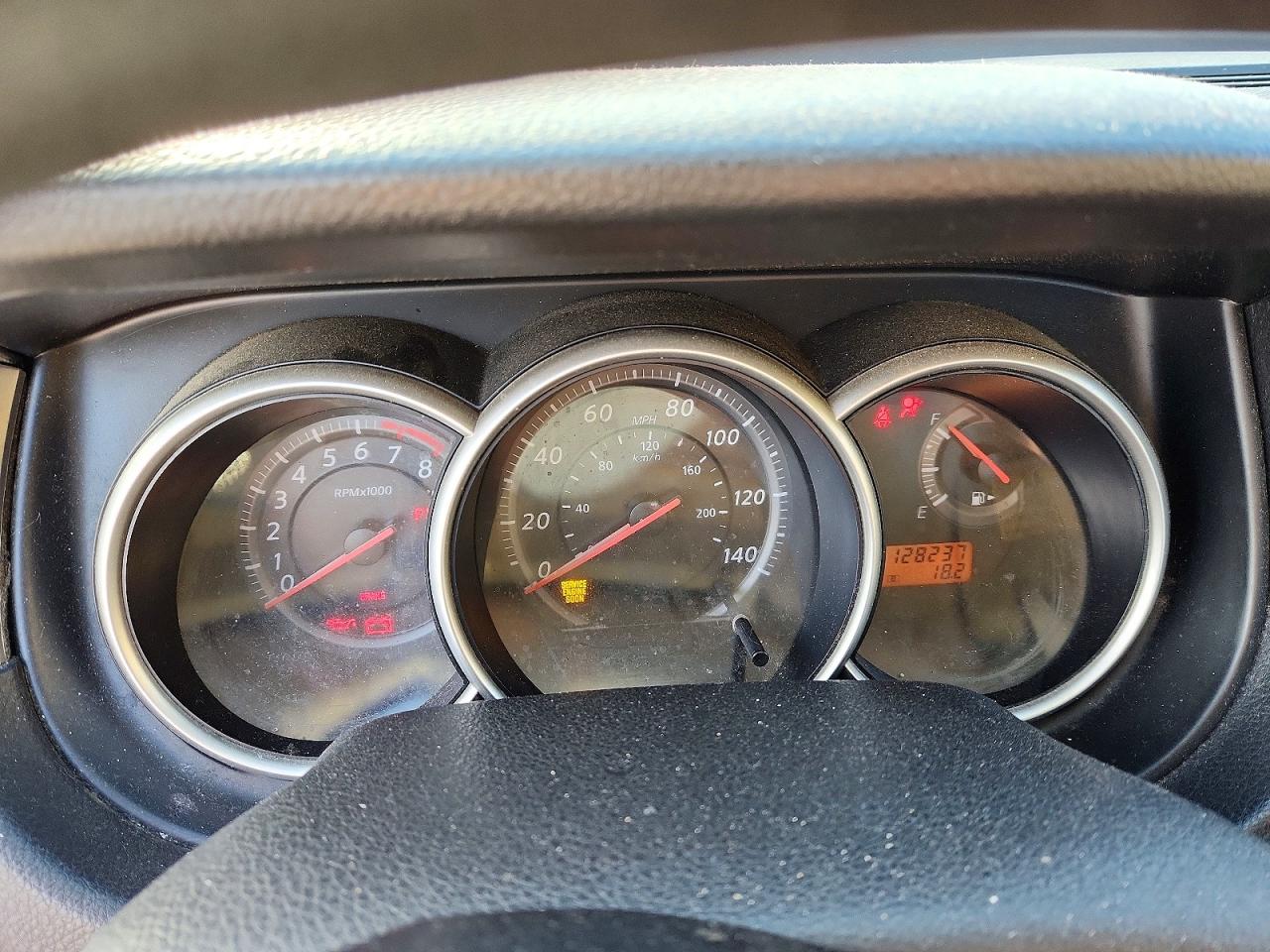 2011 NISSAN VERSA S photo 9