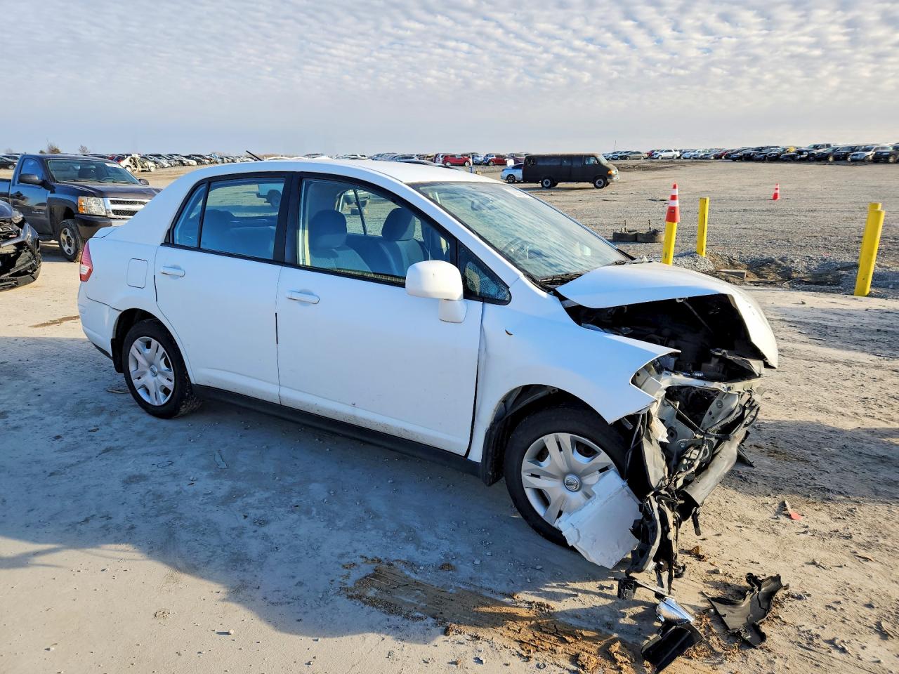 2011 NISSAN VERSA S photo 4