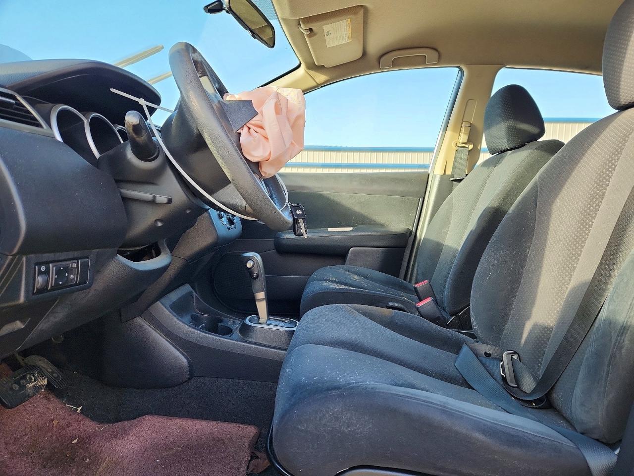2011 NISSAN VERSA S photo 7