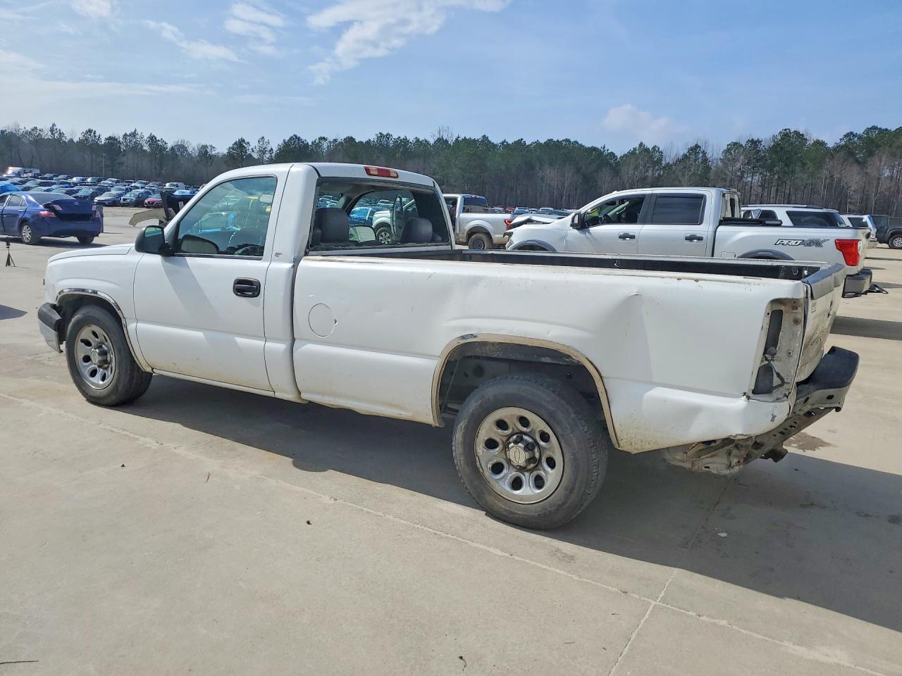 2005 CHEVROLET SILVERADO C1500 photo 3
