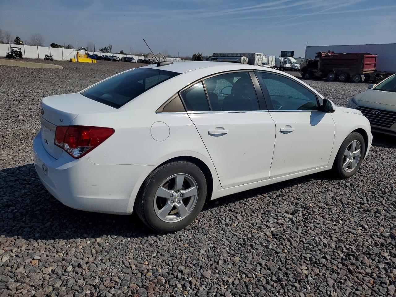 2015 CHEVROLET CRUZE LT photo 3