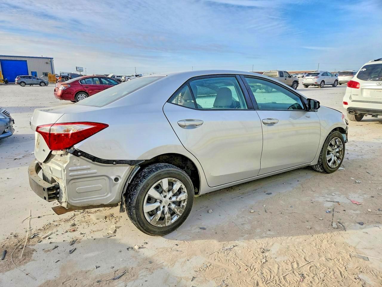 2016 TOYOTA COROLLA LE photo 5