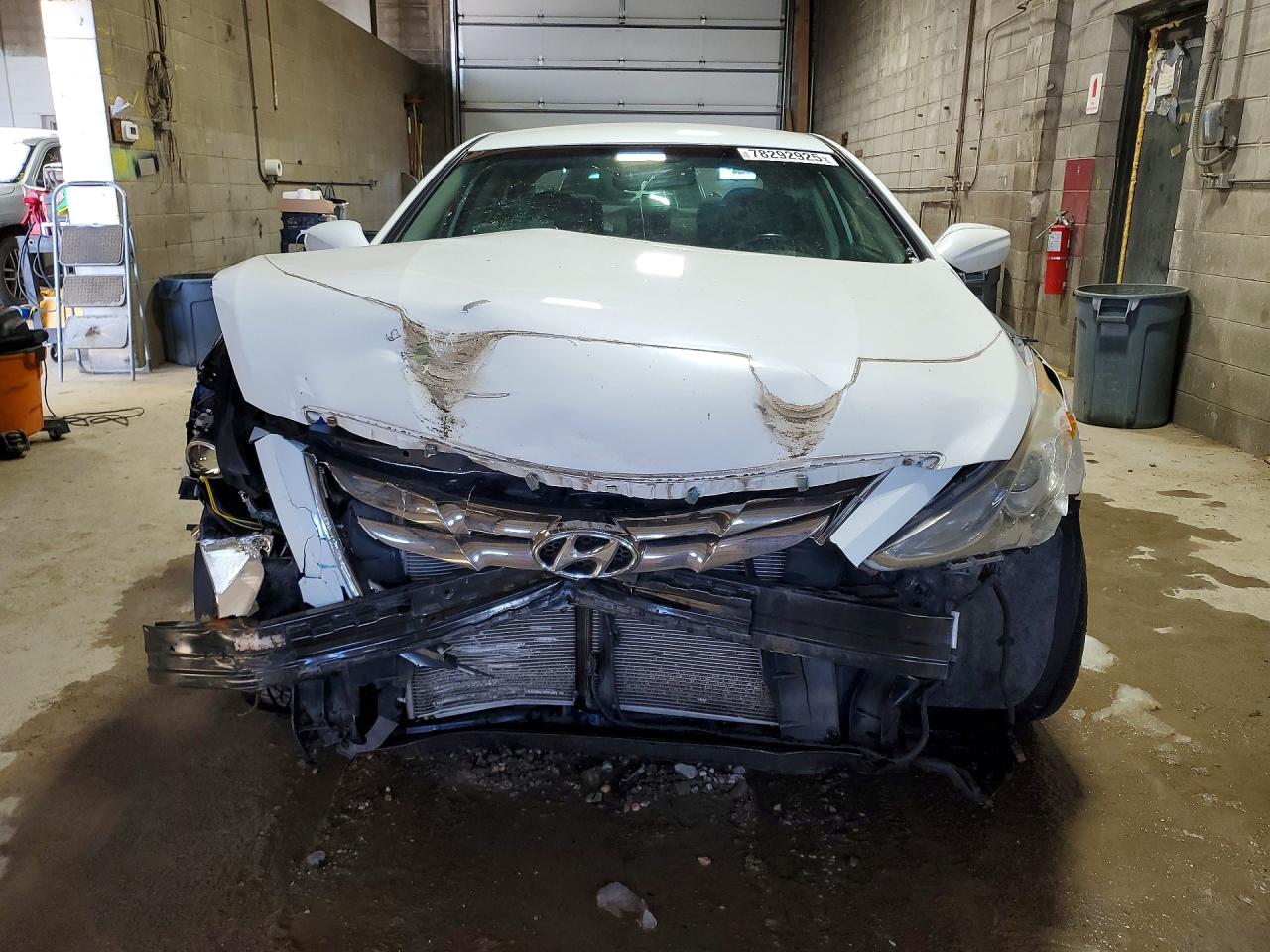 2011 HYUNDAI SONATA SE photo 9