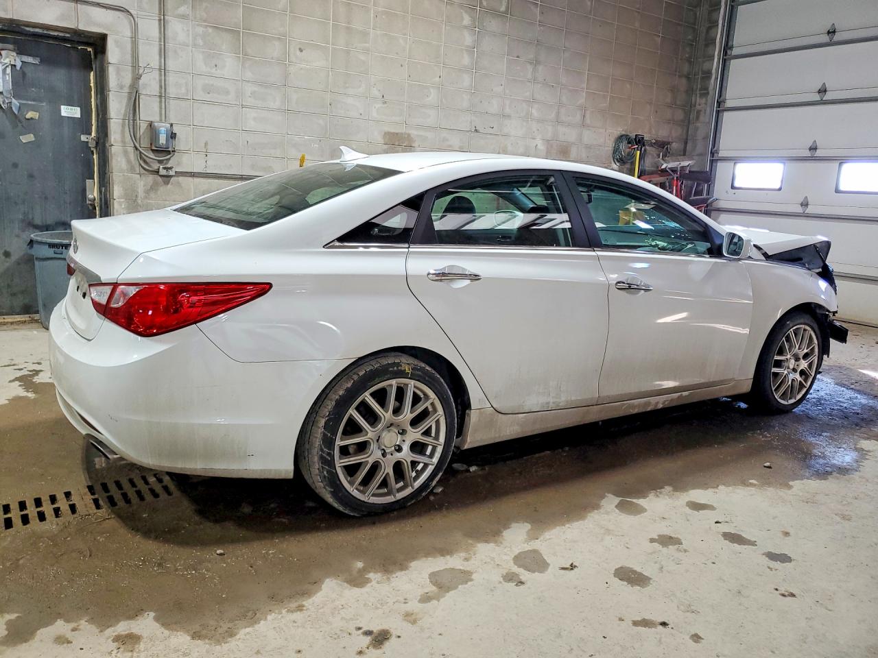 2011 HYUNDAI SONATA SE photo 5