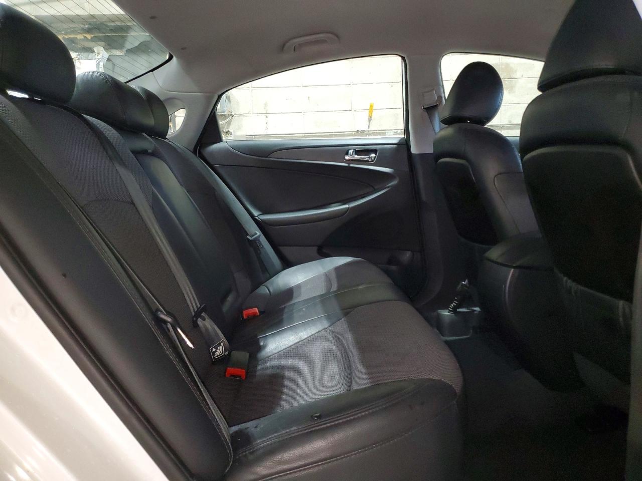 2011 HYUNDAI SONATA SE photo 19