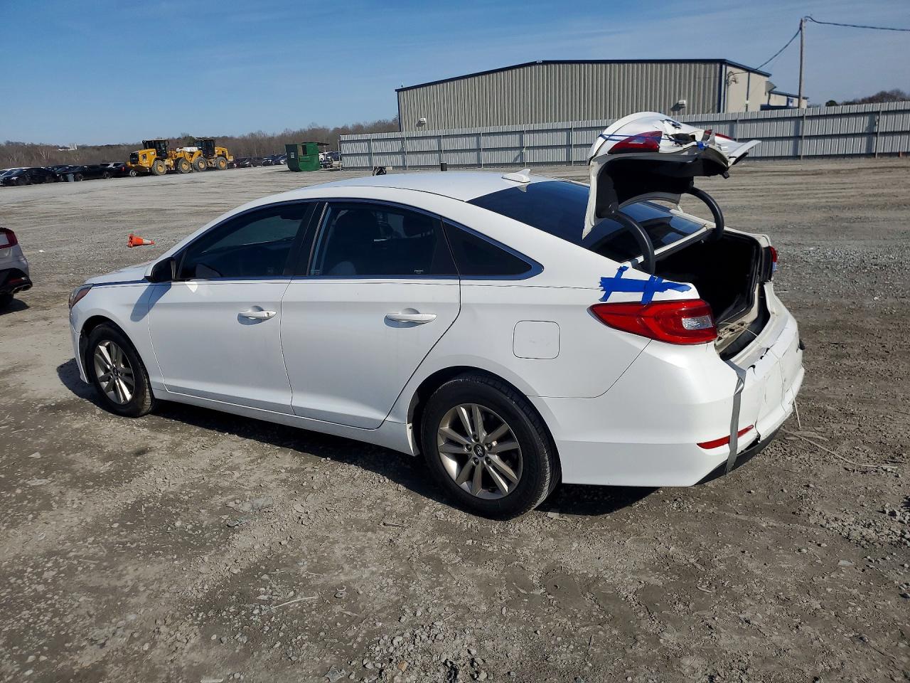 2015 HYUNDAI SONATA SE photo 2