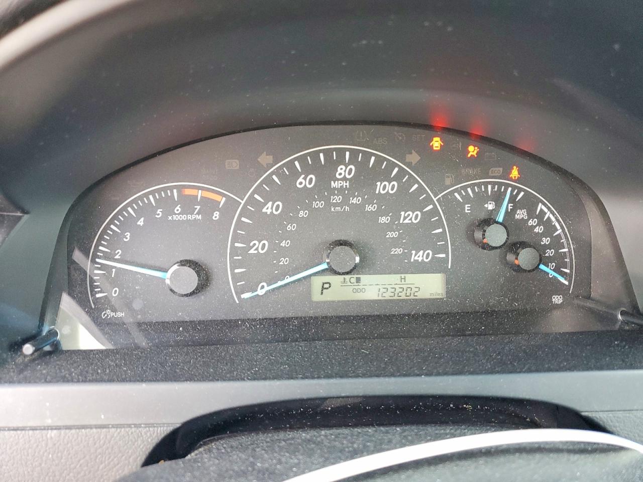 2014 TOYOTA CAMRY L photo 9